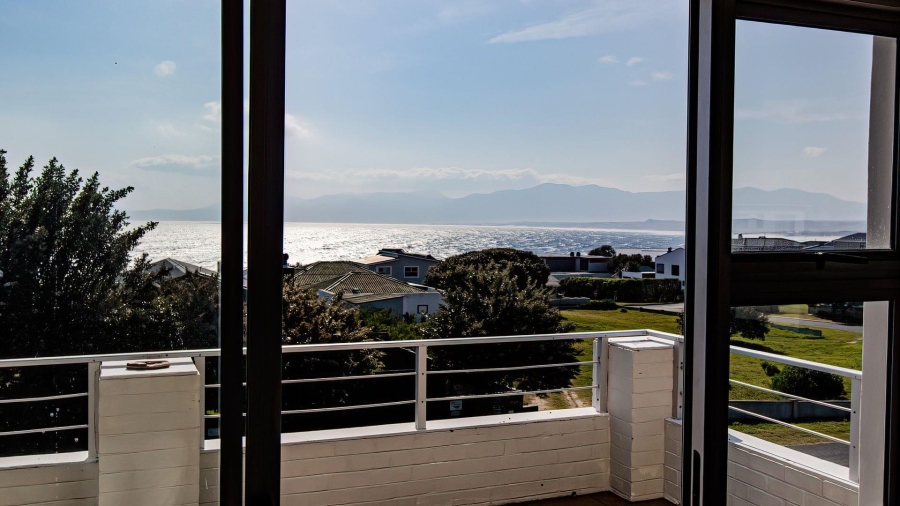 4 Bedroom Property for Sale in De Kelders Western Cape